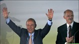 Ο πρώην πρωθυπουργός Κώστας Σημίτης και ο πρόεδρος του ΠΑΣΟΚ  Γιώργος ...
