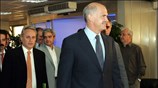 Ο πρόεδρος του ΠΑΣΟΚ Γιώργος Παπανδρέου προσέρχεται στα στούντιο της κρατικής τηλεόρασης ...