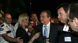 Ο πρωθυπουργός Κώστας Καραμανλής κατά την άφιξη του στο Μέγαρο της ΕΡΤ ...