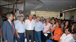 Ο υπουργός Οικονομίας και Οικονομικών κατά την επίσκεψή του στο Ταχυδρομικό Ταμιευτήριο. ...