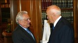 Ο Πρόεδρος της Δημοκρατίας Κάρολος Παπούλιας υποδέχεται τον πρόεδρο του Ειδικού Ταμείου ...