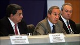 Οι υπουργοί Οικονομικών, Γιώργος Αλογοσκούφης, Απασχόλησης Βασίλης Μαγγίνας και Αγροτικής Ανάπτυξης Ευάγγελος ...