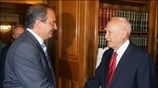 Ο πρωθυπουργός Κώστας Καραμανλής επισκέφθηκε τον Πρόεδρο της Δημοκρατίας Κάρολο Παπούλια για ...