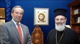 Ο Αρχιεπίσκοπος Αθηνών και Πάσης Ελλάδος Χριστόδουλος και ο υπουργός Οικονομίας και ...