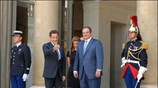 Στιγμιότυπο από την άφιξη του πρωθυπουργού Κώστα Καραμανλή στο Μέγαρο των Ηλυσίων ...