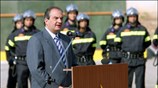 Ο πρωθυπουργός Κώστας Καραμανλής απευθύνει χαιρετισμό προς τους νέους υπαξιωματικούς του Πυροσβεστικού ...
