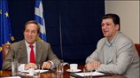 Ο υπουργός Οικονομίας Γιώργος Αλογοσκούφης και ο υφυπουργός Αθλητισμού Γιώργος Ορφανός συνομιλούν ...