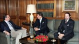 Ο πρωθυπουργός Κώστας Καραμανλής συναντήθηκε σήμερα με τα μέλη του Δ.Σ. του ...