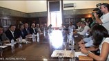 Ο πρόεδρος του ΠΑΣΟΚ Γιώργος Παπανδρέου μιλάει στους βουλευτές του κόμματος του ...