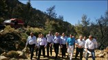 Ο πρόεδρος του ΠΑΣΟΚ Γιώργος Παπανδρέου συνοδευόμενος από εκπροσώπους των τοπικών αρχών ...
