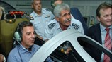 O υπουργός Μεταφορών και Επικοινωνιών Μιχάλης Λιάπης μέσα σε εξομοιωτή εκπαίδευσης πιλότων ...