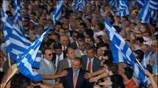 Ο Πρωθυπουργός και Πρόεδρος της Νέας Δημοκρατίας Κώστας Καραμανλής ανταλλάσσει χειραψία με ...