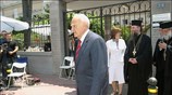 Ο Πρόεδρος της Δημοκρατίας Κάρολος Παπούλιας (Κ)  κατά την έξοδό του ...