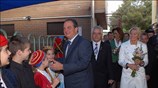 Ο πρωθυπουργός Κώστας Καραμανλής συνοδευόμενος από την σύζυγο του Νατάσσα και την ...