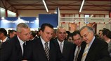 Ο υφυπουργός Εξωτερικών Ευριπίδης Στυλιανίδης (2ος Α) ξεναγείται στην 16η  Πανελλήνια ...