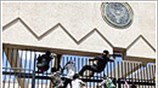 Υεμένη: Εισβολή διαδηλωτών στην πρεσβεία των ΗΠΑ