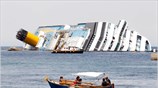 Costa Concordia: Το μισοβυθισμένο ναυάγιο