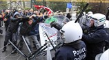 Συμπλοκές με την αστυνομία είχαν στις Βρυξέλλες διαδηλωτές εργαζόμενοι της ArcelorMittal