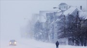 Παραλύουν ΗΠΑ - Καναδάς από τη χιονοθύελλα