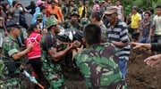 Ινδονησία: Τουλάχιστον 14 νεκροί από πλημμύρες και κατολισθήσεις