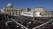 Μεγάλα πλήθη στο Βατικανό για την τελευταία εμφάνιση του Πάπα Βενέδικτου