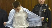 Υπομειδιώντας άκουσε το «τρις ισόβια» ο έφηβος δολοφόνος του Οχάιο