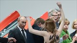 Γυμνόστηθη διαμαρτυρία προς τον Πούτιν