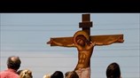 Ω, γλυκύ μου έαρ, ψάλλουν οι Ελληνες προσμένοντας τη δική τους Ανάσταση