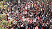 Γαλλία: Δεκάδες χιλιάδες άνθρωποι διαδήλωσαν κατά των πολιτικών λιτότητας