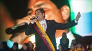 Εκουαδόρ: Ορκίστηκε πρόεδρος για τρίτη θητεία ο Ραφαέλ Κορέα