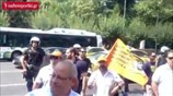 Εν μέσω αποδοκιμασιών η αποχώρηση της τρόικας