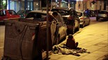 Ψάχνοντας για ρούχα στα σκουπίδια