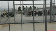ΣτΠ: Οι χώροι κράτησης αλλοδαπών έχουν μεταβληθεί σε ιδιότυπες φυλακές