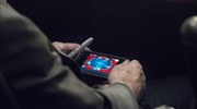 Πόκερ στο κινητό του «συνελήφθη» να παίζει ο ΜακΚέιν στη Γερουσία