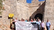 Συγκέντρωση διαμαρτυρίας αρχαιοφυλάκων έξω από το Παλαμήδι