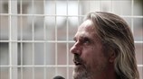Τζέρεμι Άιρονς: Μην κρίνετε την Ελλάδα από την πράξη ενός ηλίθιου εξτρεμιστή
