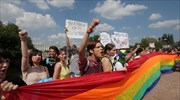 Ρωσία: Προς διαβούλευση ν/σ που αφαιρεί τα παιδιά από ομοφυλόφιλους γονείς