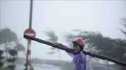 Βιετνάμ: Εκατοντάδες χιλιάδες ξεσπιτώθηκαν λόγω του τυφώνα Νάρι