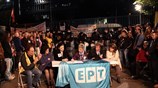 Δελτίο ειδήσεων από την ΕΡΤ σε αυτοσχέδιο «στούντιο»