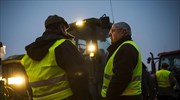 Απέκλεισαν με τρακτέρ το δρόμο για το Παρίσι