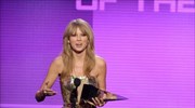 Η Τέιλορ Σουίφτ έλαμψε στα American Music Awards