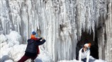 Κίνα: Παιχνίδια στον παγωμένο καταρράκτη του Κίτρινου Ποταμού