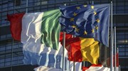 WSJ: Ανθεκτική στις προκλήσεις του 2013 η Ευρωζώνη