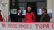 Παράσταση διαμαρτυρίας αγροτών μπροστά στη ΔΟΥ Χανίων