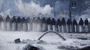 Αψηφούν το τσουχτερό κρύο οι ουκρανοί διαδηλωτές