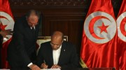 Τυνησία: Υπεγράφη και επισήμως το νέο σύνταγμα
