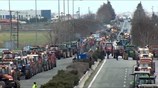 Αγροτικά μπλόκα παραλύουν την Ελλάδα