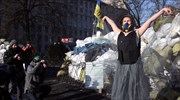 Ουκρανία: Περφόρμανς στα οδοφράγματα