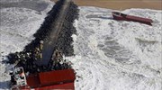 Γαλλία: Φορτηγό πλοίο κόπηκε στα δύο