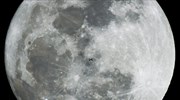 Ο Διεθνής Διαστημικός Σταθμός με φόντο το φεγγάρι